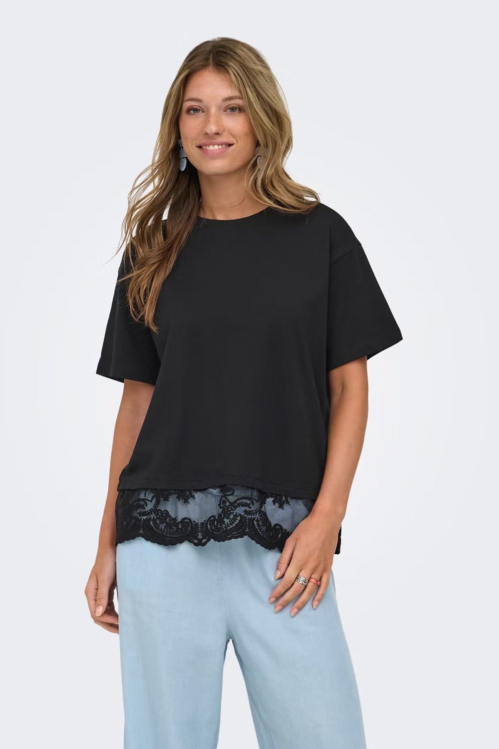 Onlvivvi Pamuklu Bisiklet Yaka Dantel Detaylı Kadın T Shirt 15385031 SİYAH