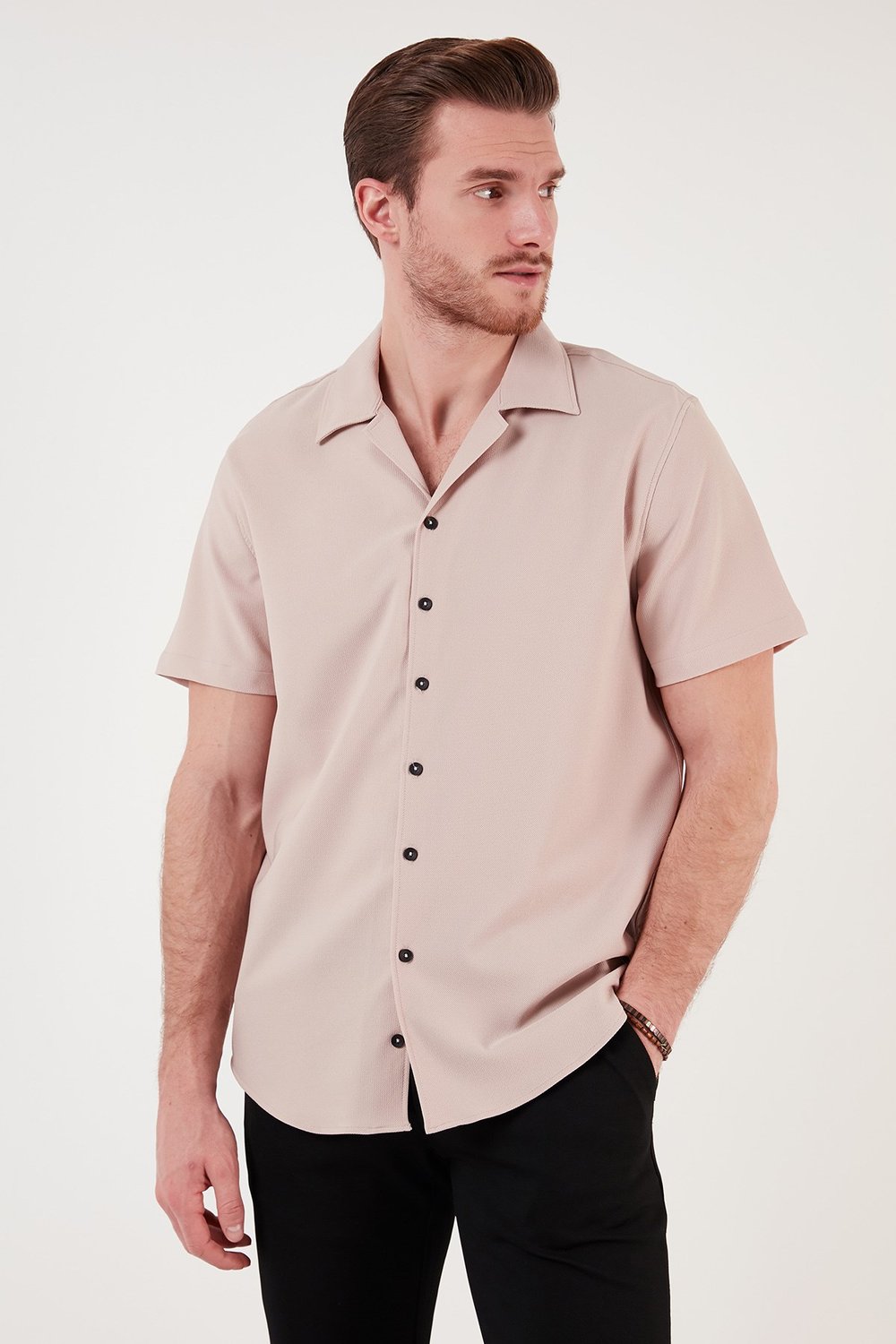 Regular Fit Apaş Yaka Kısa Kollu Erkek Gömlek CF24S117927 BEJ