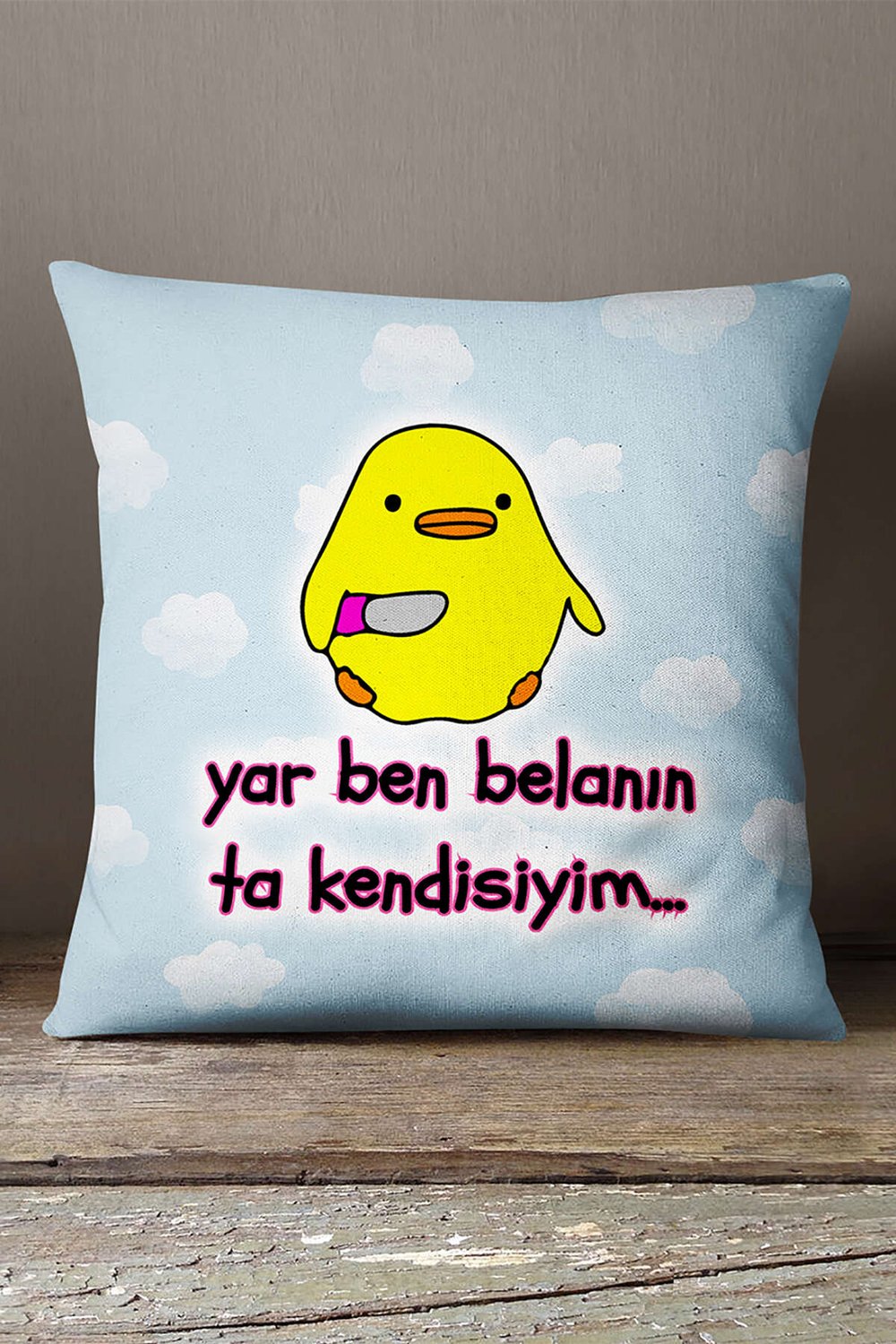 Belalı Civciv Kadife Babyface Sarı Yar Ben Belanın Ta Kendisiyim Baskı Kırlent Yastık Kılıfı - CGH404