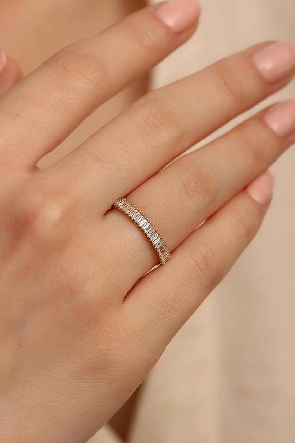 14 Ayar Altın Beyaz Taşlı Yarımtur Baget Yüzük