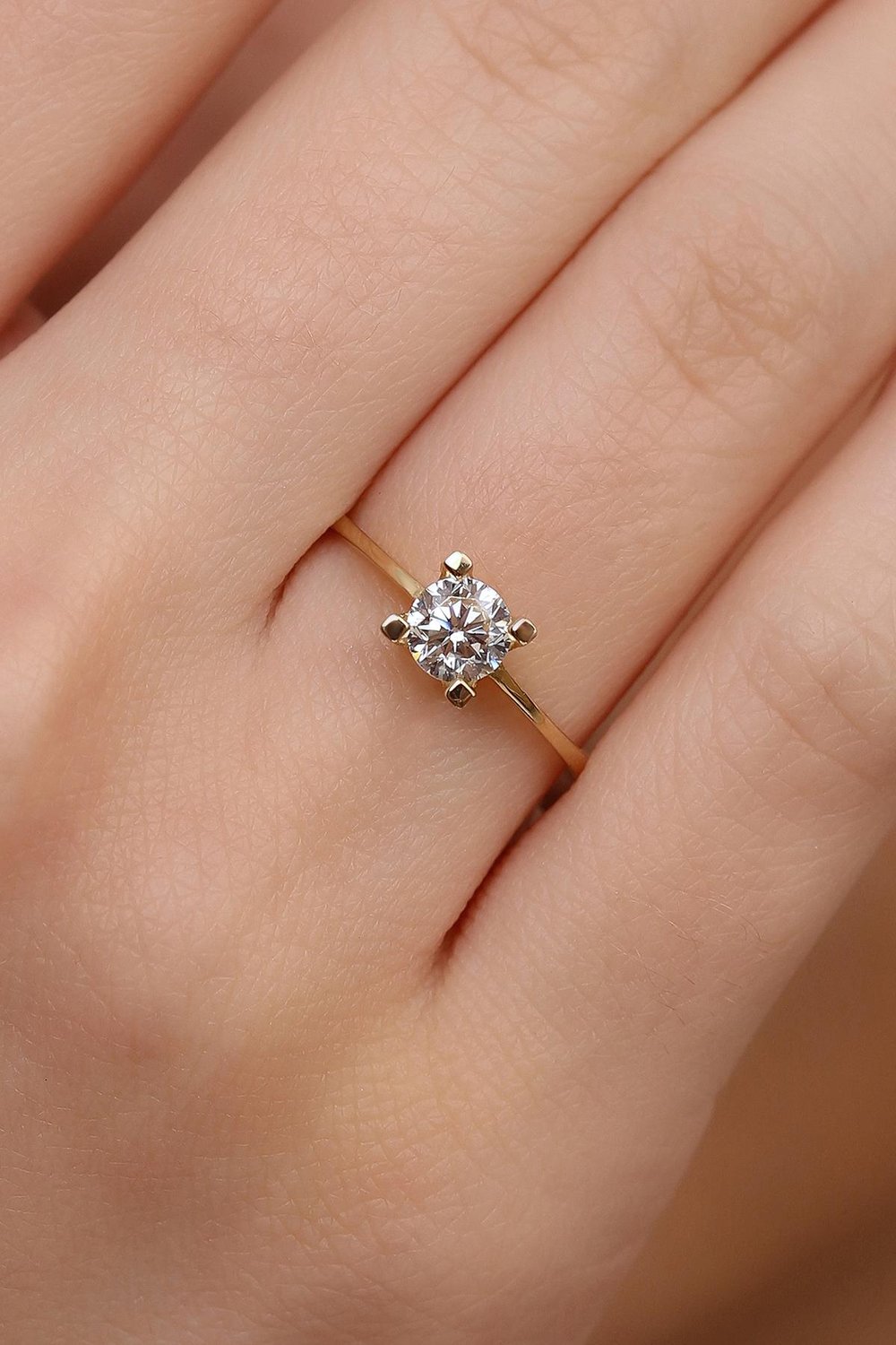 14 Ayar Altın Pırlanta Montürü Şık Tek Taş Yüzük 