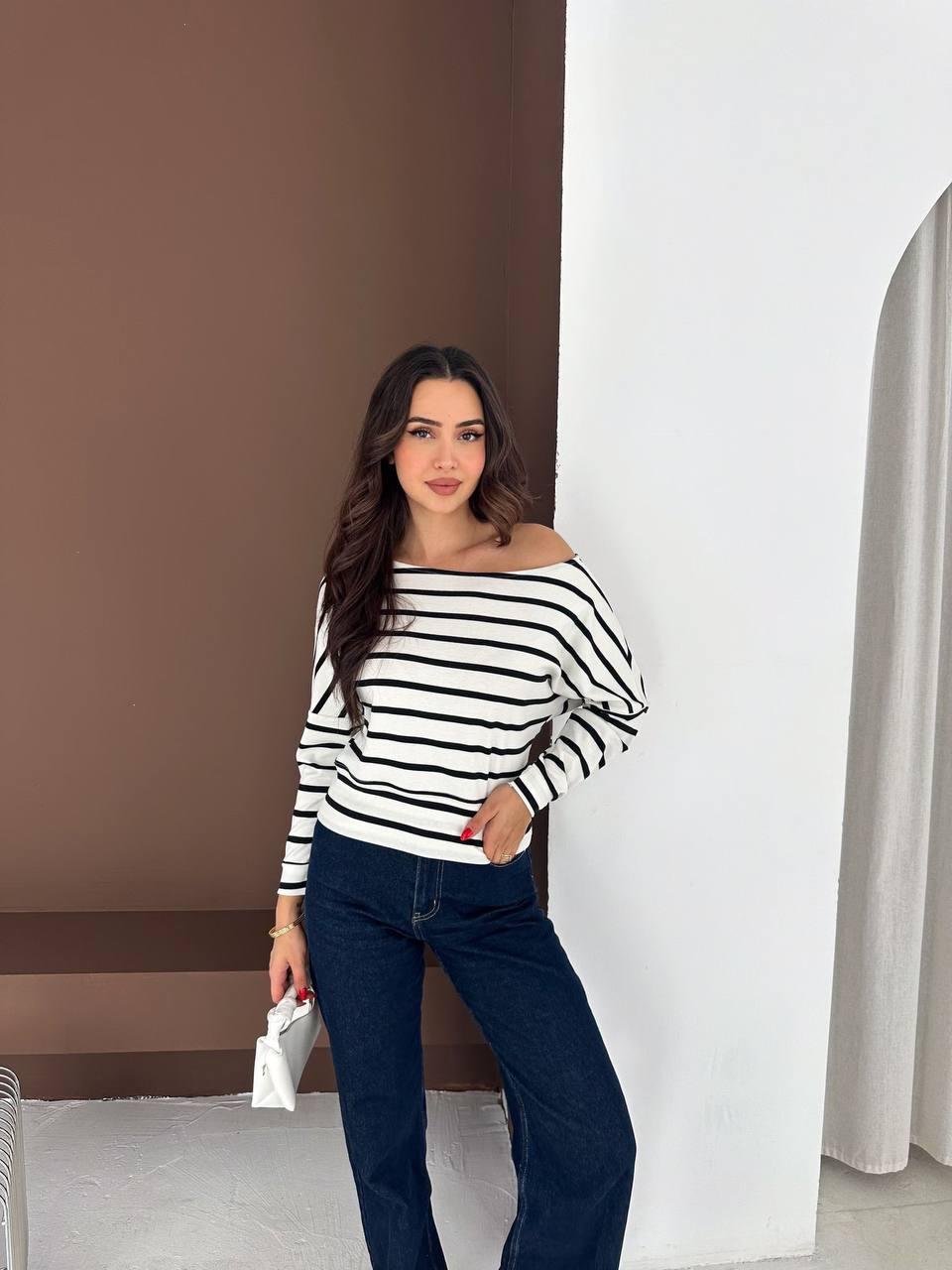 Beyaz Siyah Çizgili Kayık Yaka Bluz