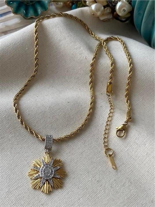 Çelik Burgu Silver Taşlı Güneş Kolye