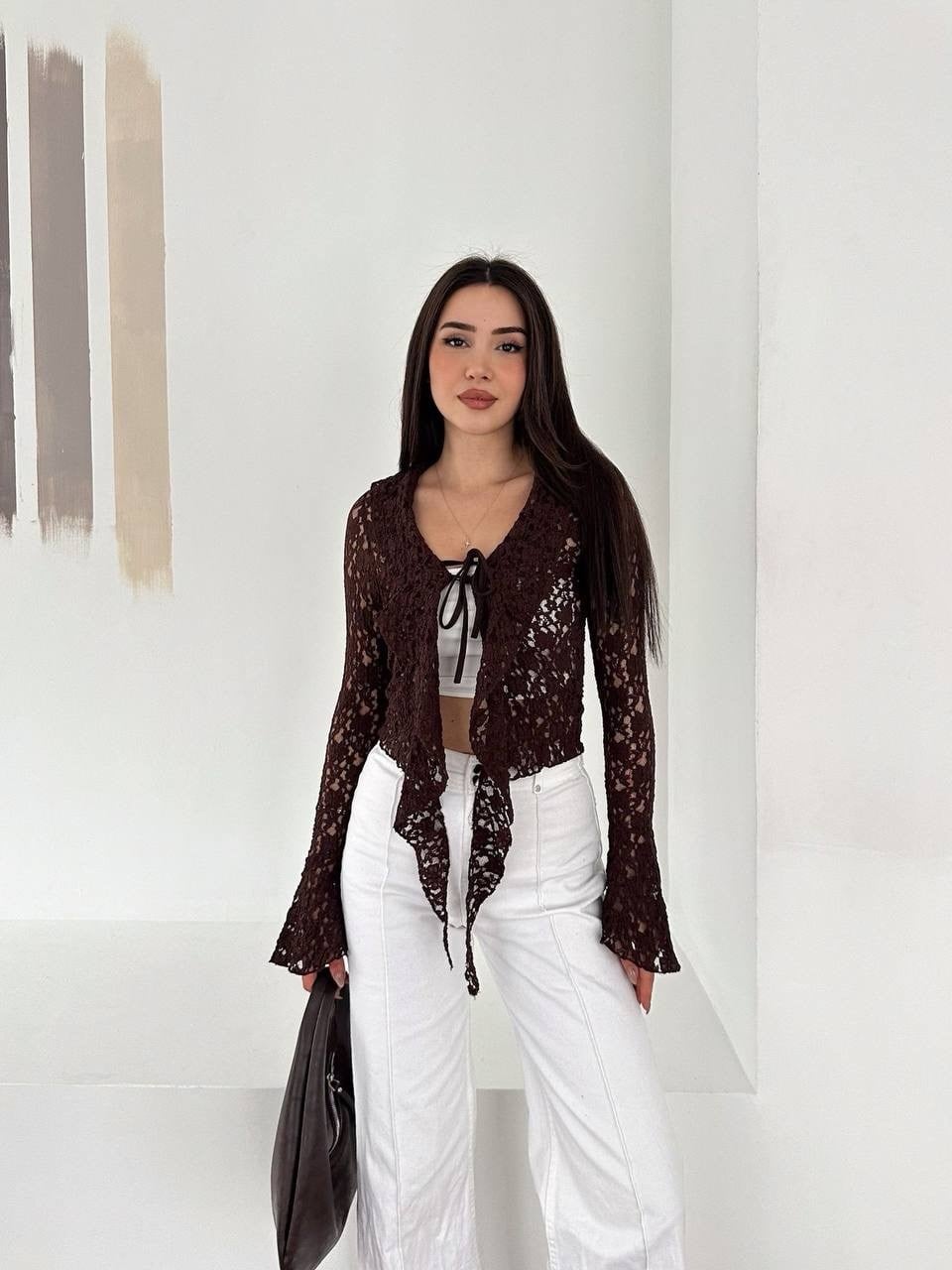 Kahve Bağcıklı Fırfır Detaylı Dantel Bluz