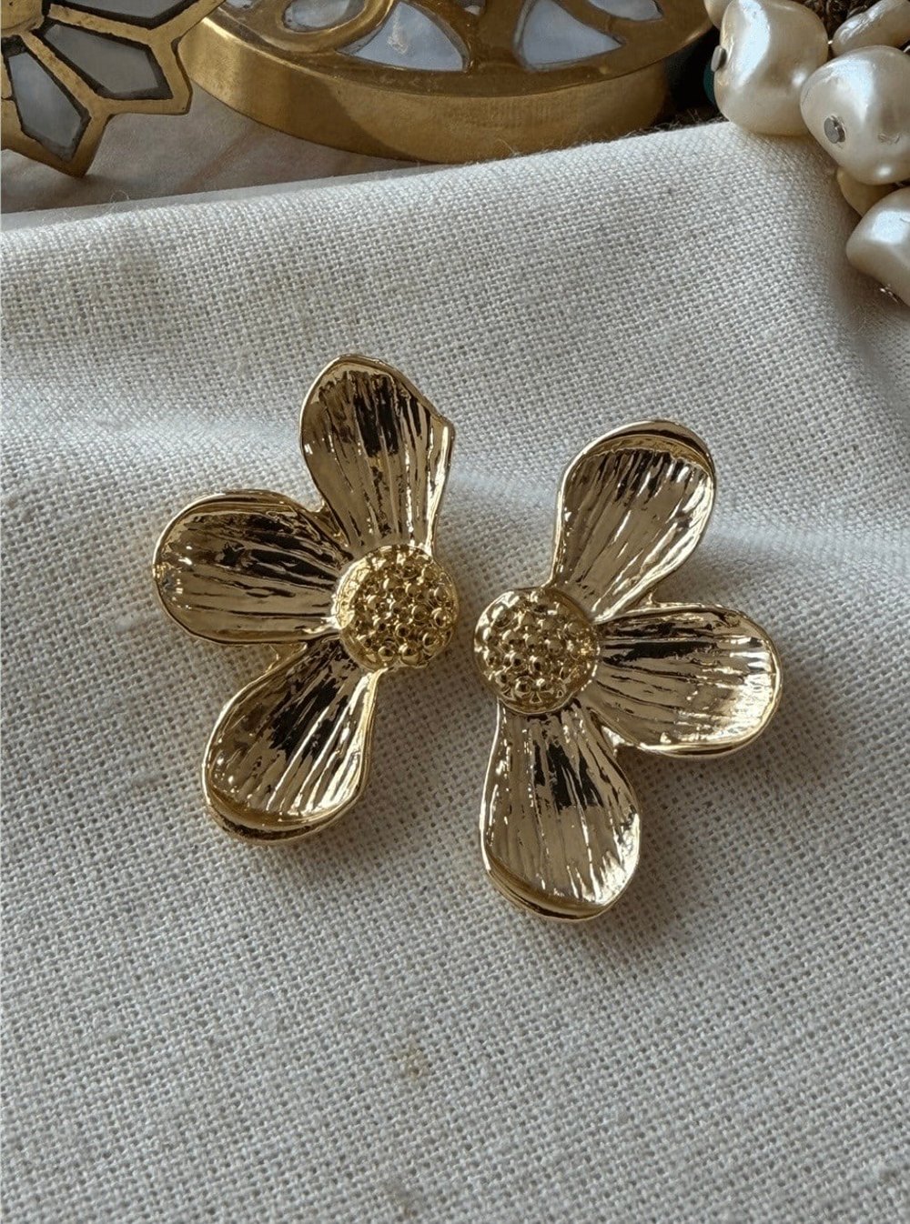 Yarım Papatya Gold Küpe