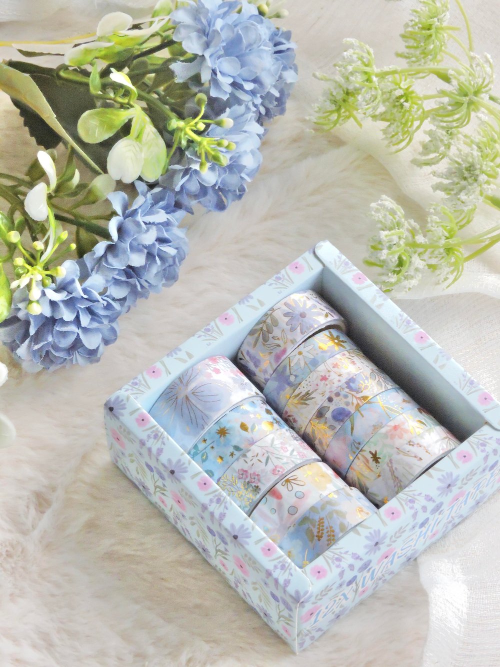 Nova Crafts Mavi Kutu Çiçekler Temalı Yaldızlı Washitape Seti ( 12 Adet Washitape )