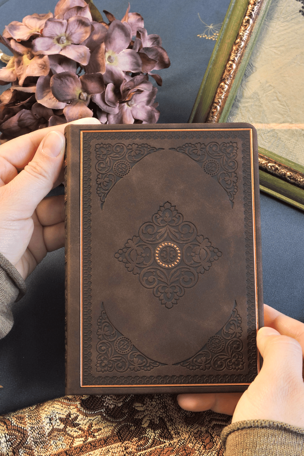 Nova Crafts Mistik Kabartmalı Kahverengi Çizgili Defter
