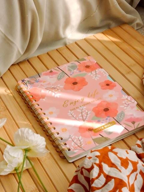 Nova Crafts Pembe Enjoy Life Çiçek Temalı a5 Spiralli 4 Bölmeli 80 sayfa Defter