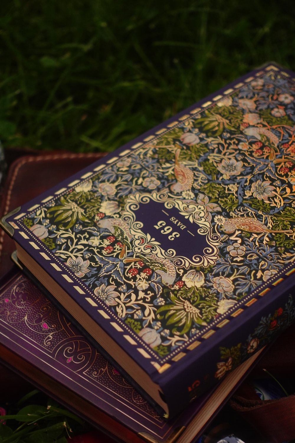 Nova Crafts Secret Garden Lacivert Otantiik Yaldızlı Kapağı/ Kraft Sayfalı Defter / Beyaz Sayfalı 365 Günlük / Journal / PlanlayıcıAjanada 