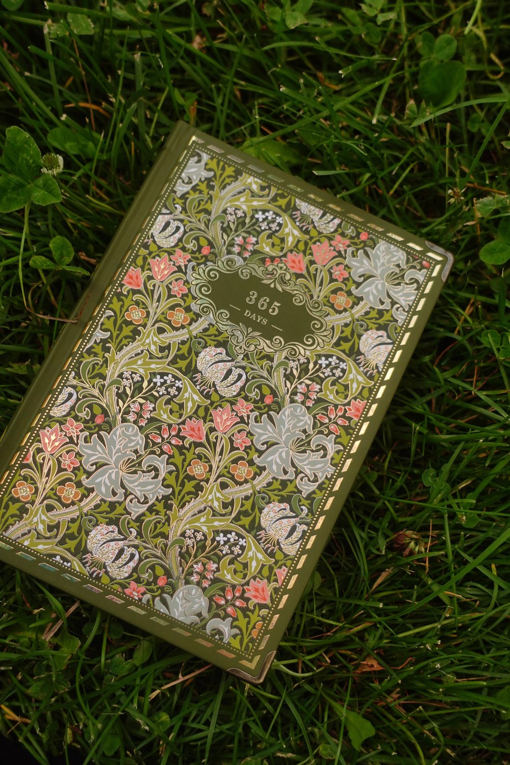 Nova Crafts Secret Garden Yeşil Otantiik Yaldızlı Kapağı/ Kraft Sayfalı Defter / Beyaz Sayfalı 365 Günlük / Journal / PlanlayıcıAjanada 