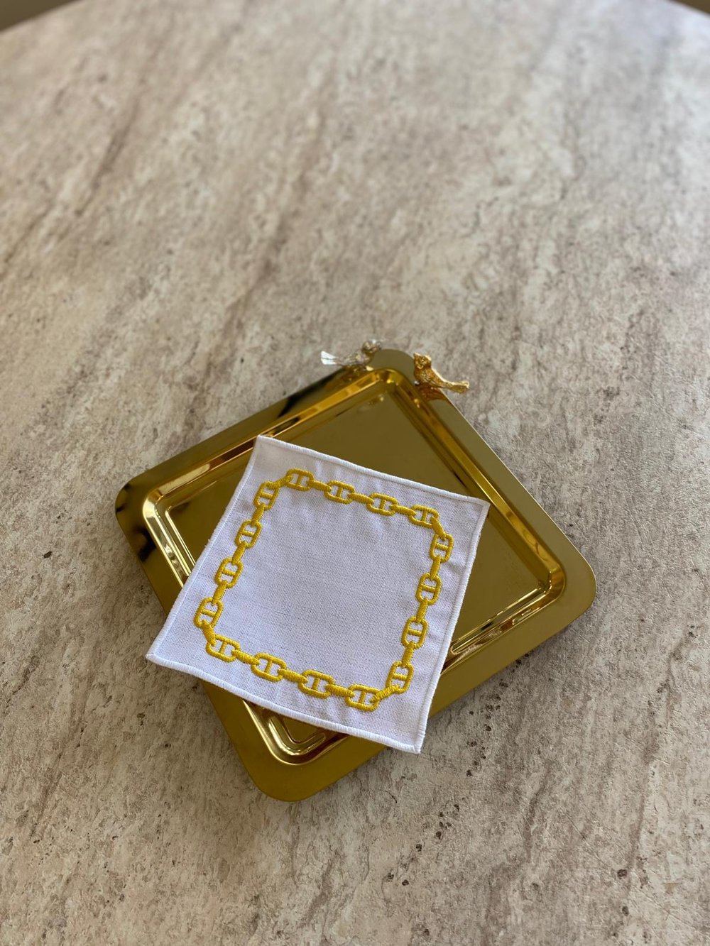 gold işlemeli sunum peçetesi