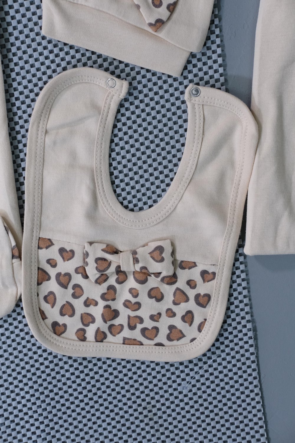 Leopar Desenli 7li Kız Bebek Zıbın Takımı Bej