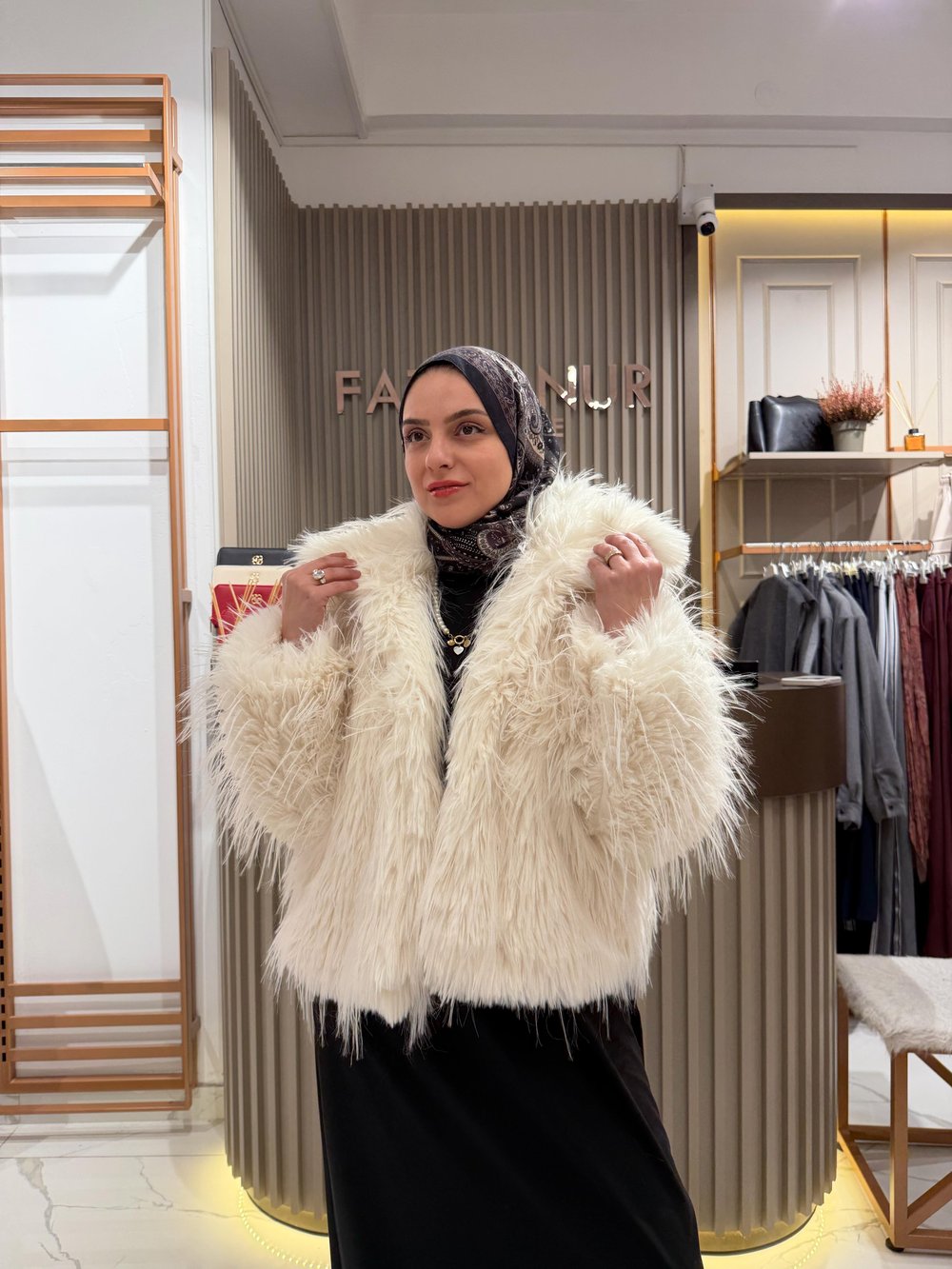 Marka model kısa kürk/krem