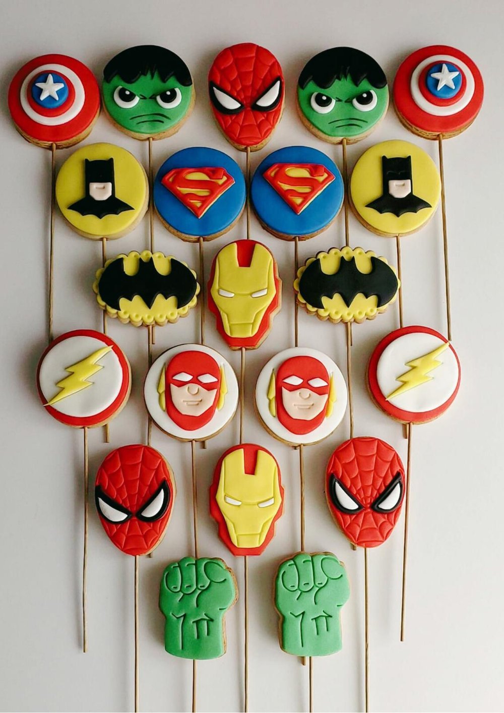 AVANGERS