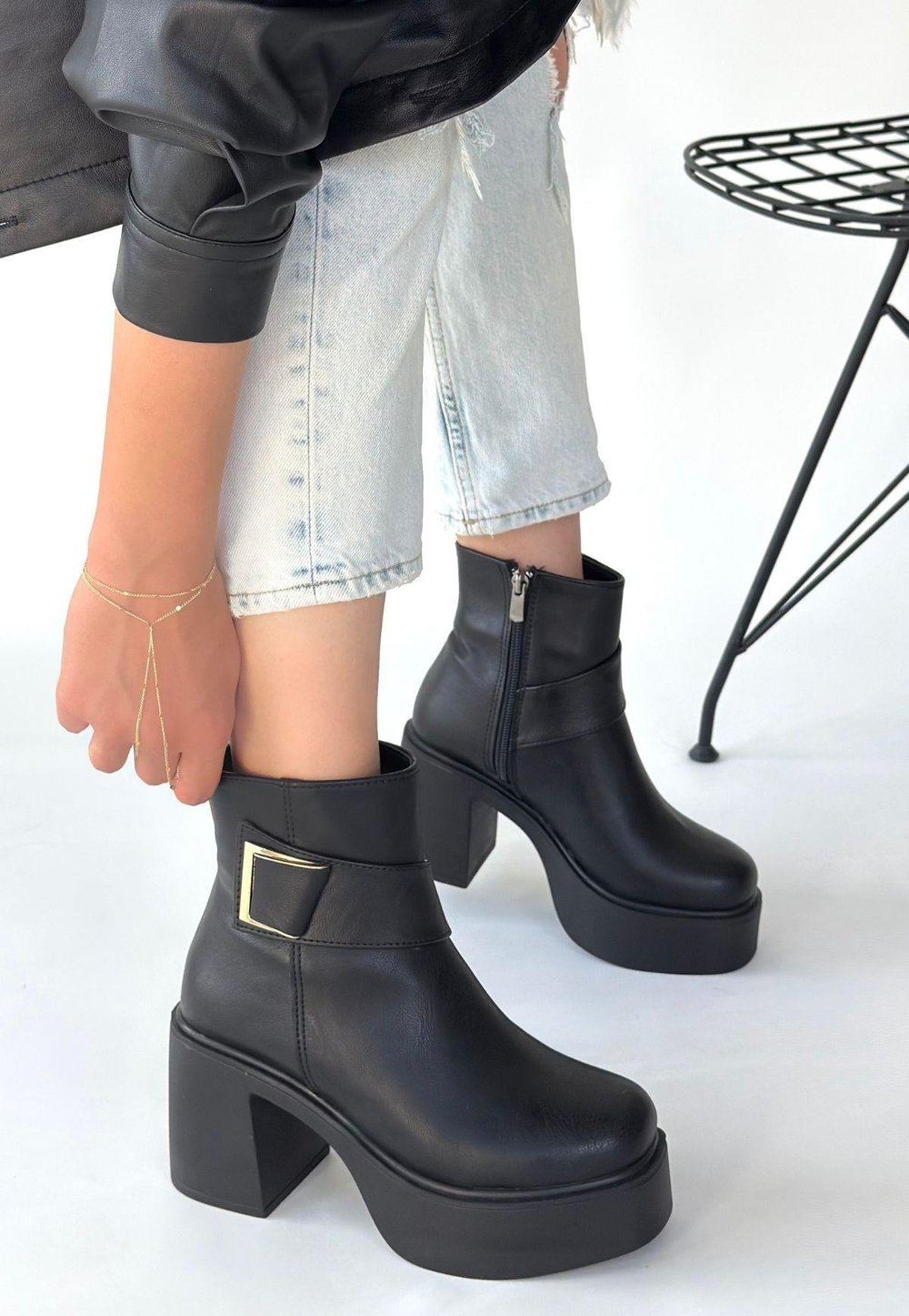 Lonji Siyah Cilt Topuklu Bot