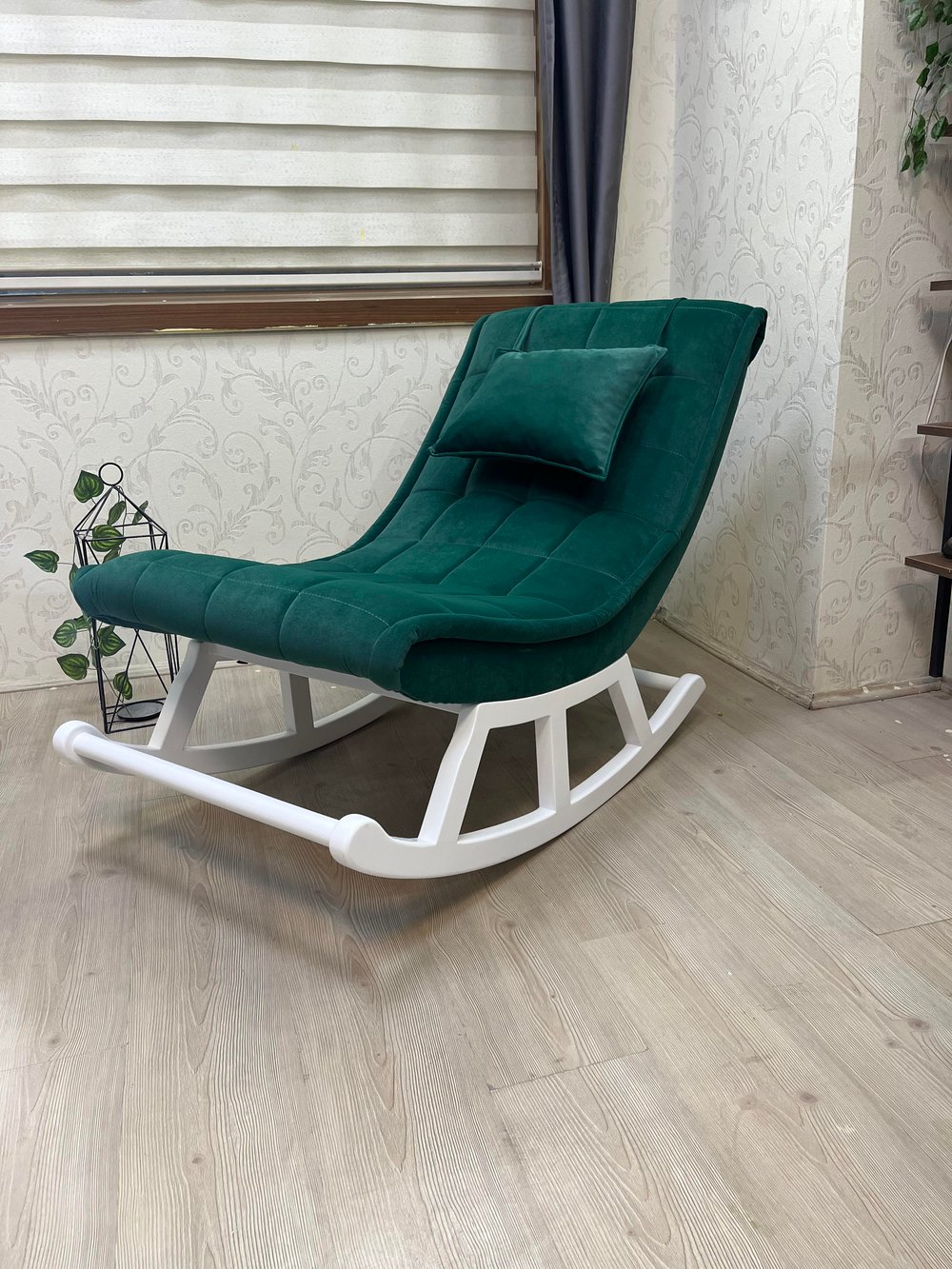 MİSKİN SALLANAN SANDALYE
