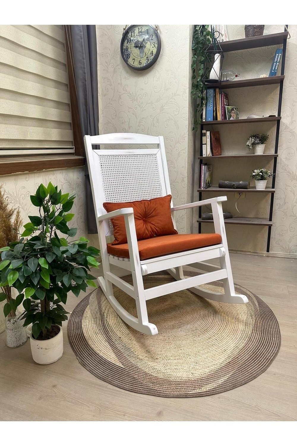 Veranda Minderli Hasırlı Lake Beyaz Sallanan Sandalye Hazeranlı Dinlenme Koltuğu