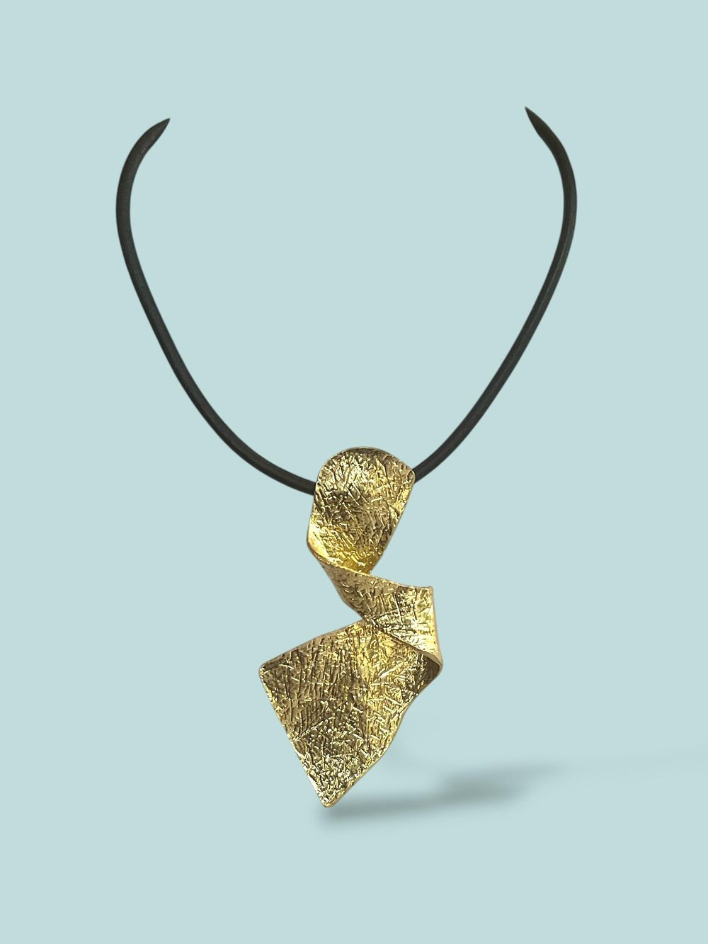 Asimetrik Spiral Tasarım Gold Kolye