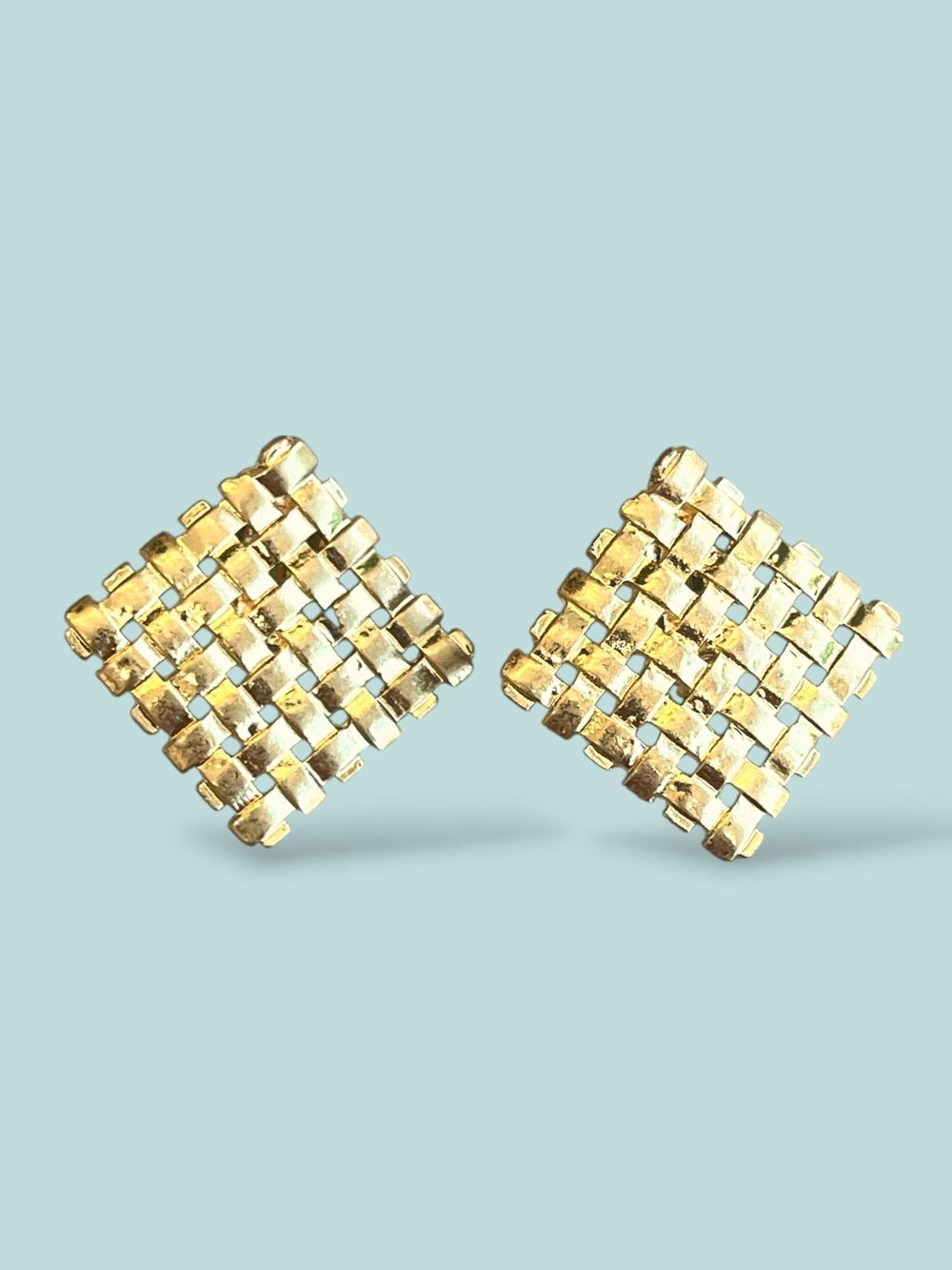 Retro Kare Örme Tasarım Klipsli Gold Küpe