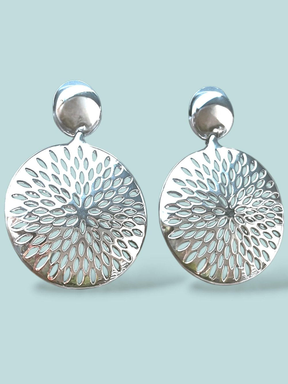 Yuvarlak Çiçek Tasarım Silver Küpe