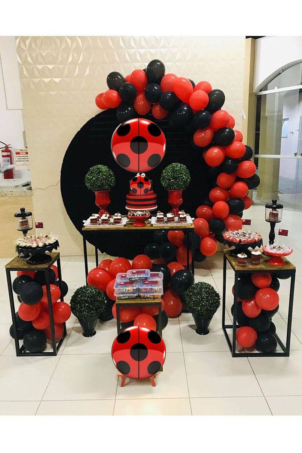 Kırmızı Siyah Mucize Uğur Böceği Konseptine Uygun 75 Balon Balon Zinciri Ve Balon Yapıştırma Bandı