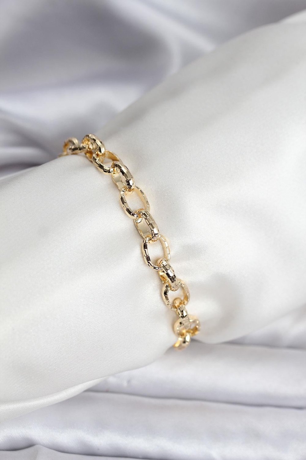 14K Gold Renk Kaplama Lazerli Zincir Model CM Kadın Bileklik – PRT3500EB09600