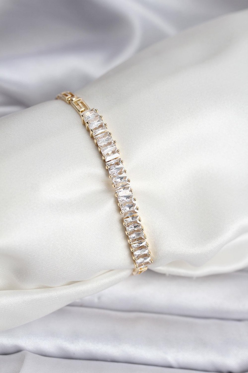 14K Gold Renk Kaplama Zirkon Taşlı Baget Model CM Kadın Bileklik – PRT3500EB09606