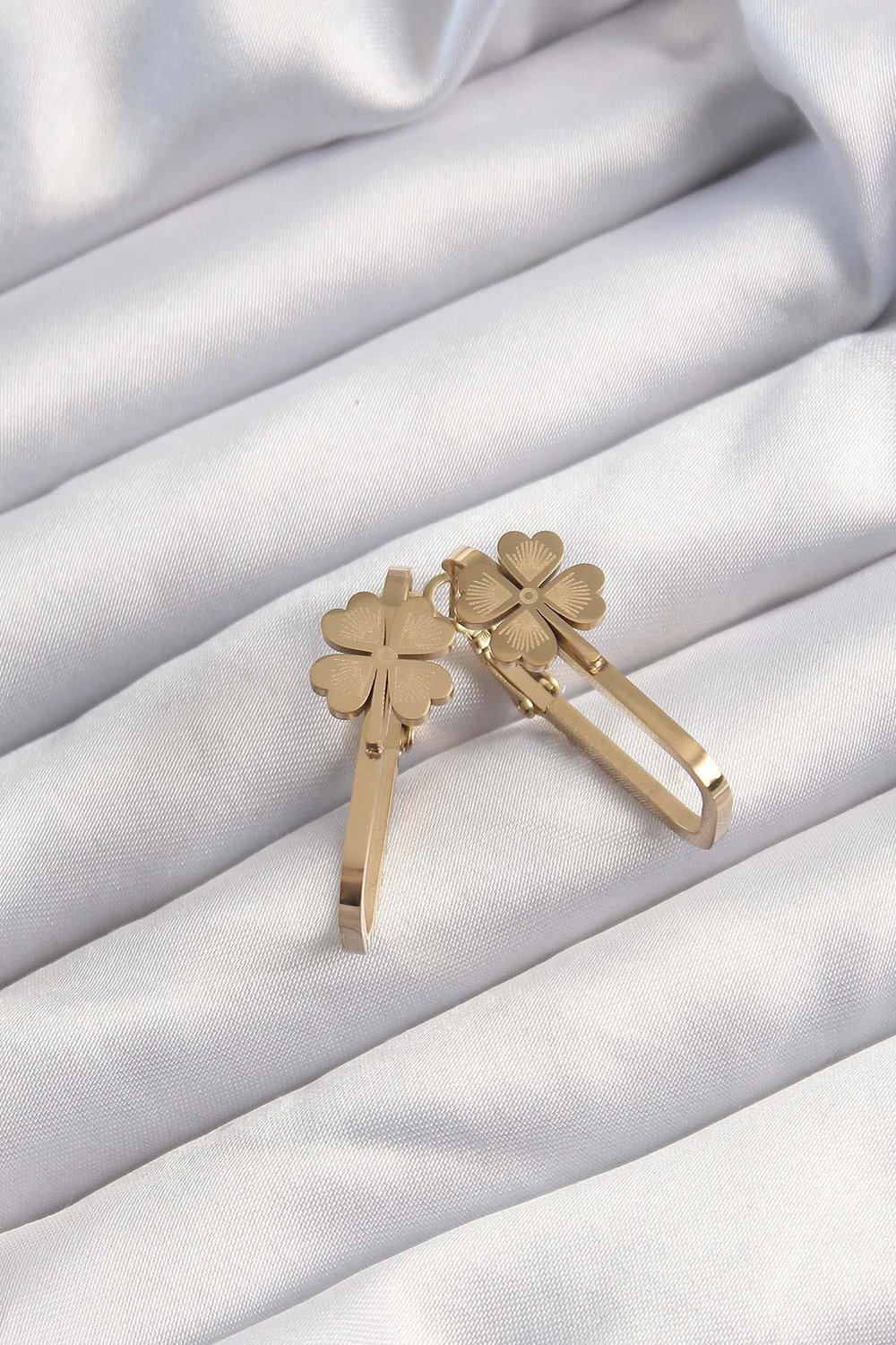 316L Çelik Altın Renk Geometrik Yonca Model Küpe – PRT3500EB02394