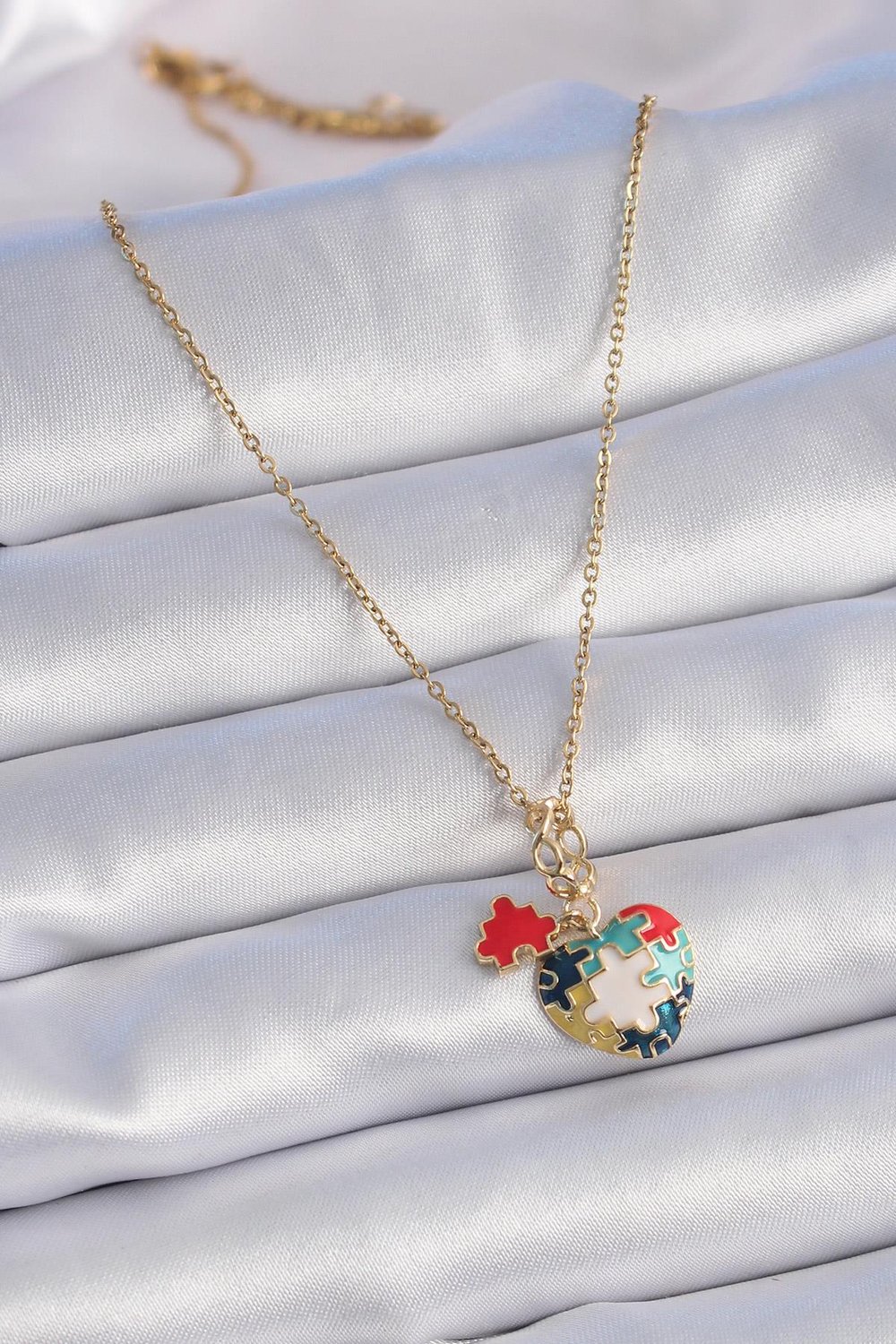 316L Çelik Gold Renk Yapboz Motif Kalp Figür Charm Model Kadın Kolye – PRT3500EB02459