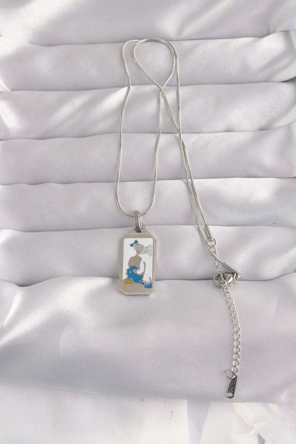 316L Çelik Gümüş Renk Beyaz Mineli Kız Figür Tarot Kolye – PRT3500EB02155