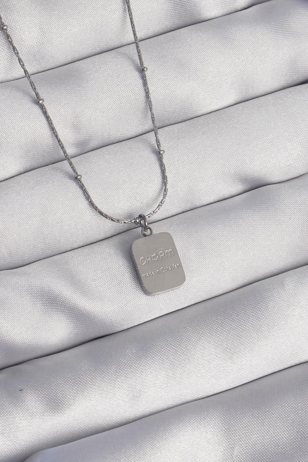 316L Çelik Gümüş Renk Kare Charm Model Kolye – PRT3500EB01835