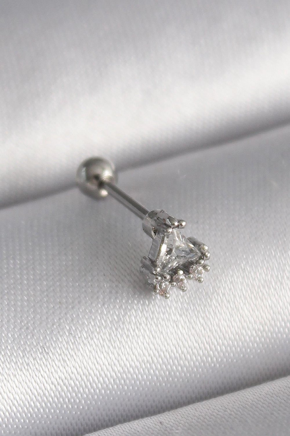 316L Çelik Gümüş Renk Üçgen Zirkon Taşlı Tragus Piercing – PRT3500EB02864
