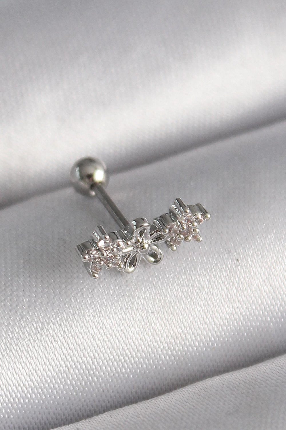 316L Çelik Gümüş Renk Zirkon Taşlı Çiçek Tragus Piercing – PRT3500EB02872