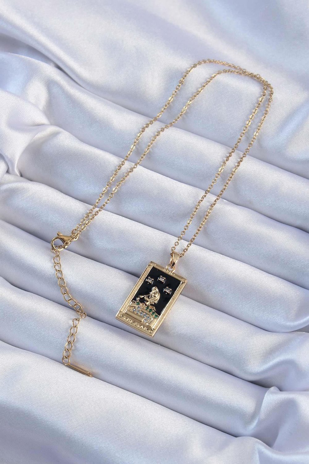 316L Çelik Zincir Altın Renk Zirkon Taşlı Siyah Mineli Kız Figürlü Tarot Kolye – PRT3500EB02355