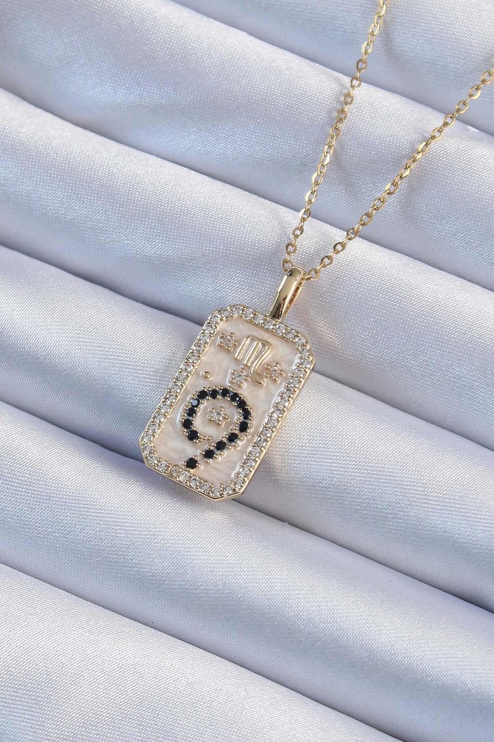 316L Çelik Zincir Altın Renk Zirkon Taşlı Minimal Papatya Figürlü Tarot Kolye – PRT3500EB02351