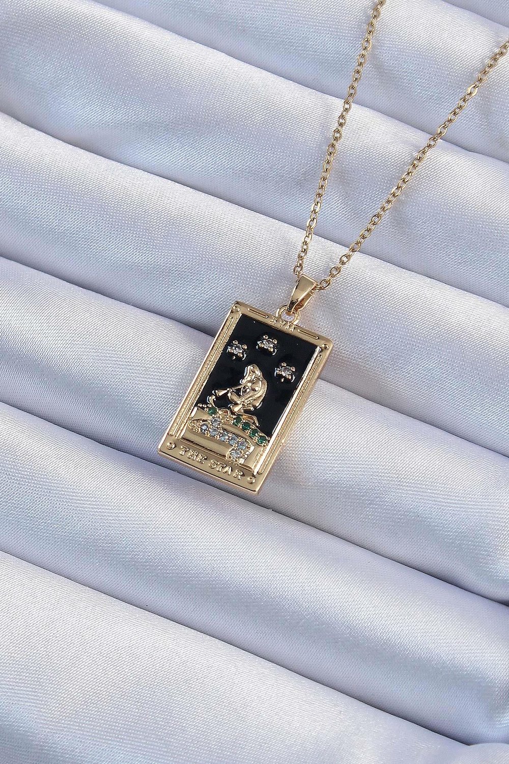 316L Çelik Zincir Altın Renk Zirkon Taşlı Siyah Mineli Kız Figürlü Tarot Kolye – PRT3500EB02355