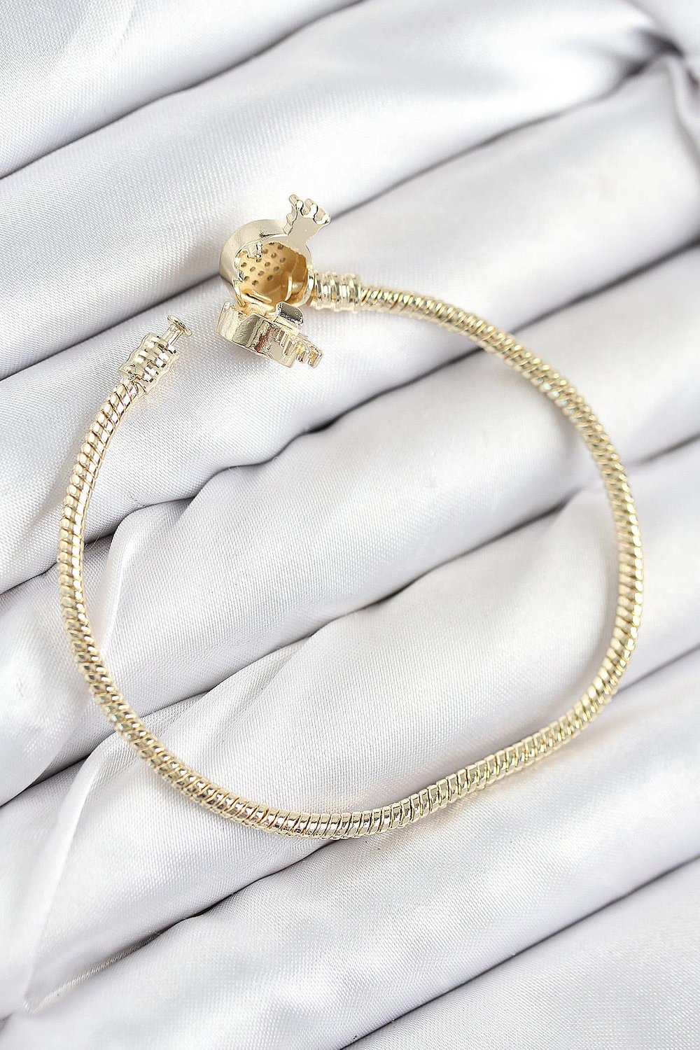 Pirinç Charm Zirkon Taşlı Taç Model Gold Renk Kadın Bileklik – PRT3500EB08669