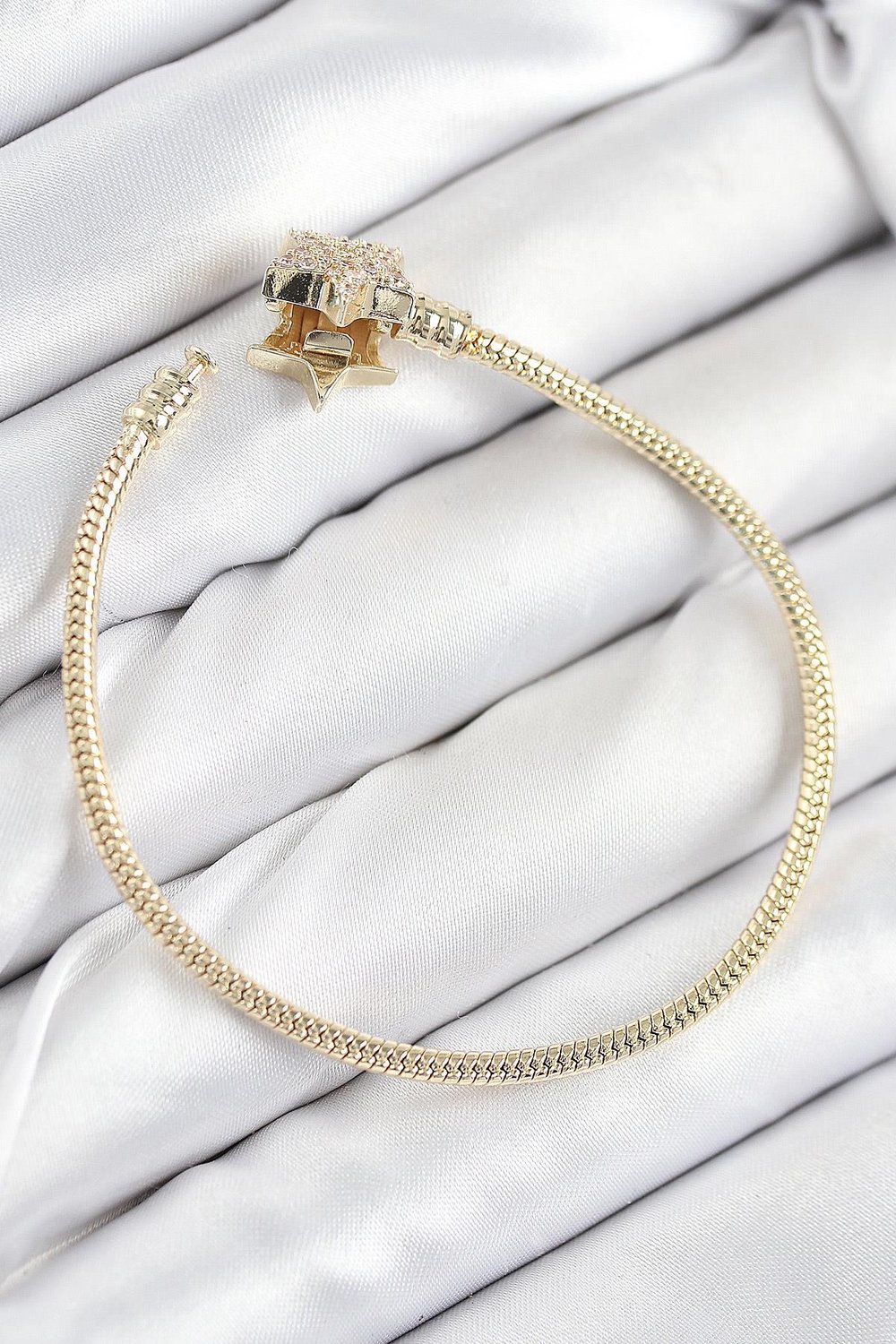Pirinç Charm Zirkon Taşlı Yıldız Model Gold Renk Kadın Bileklik – PRT3500EB08671