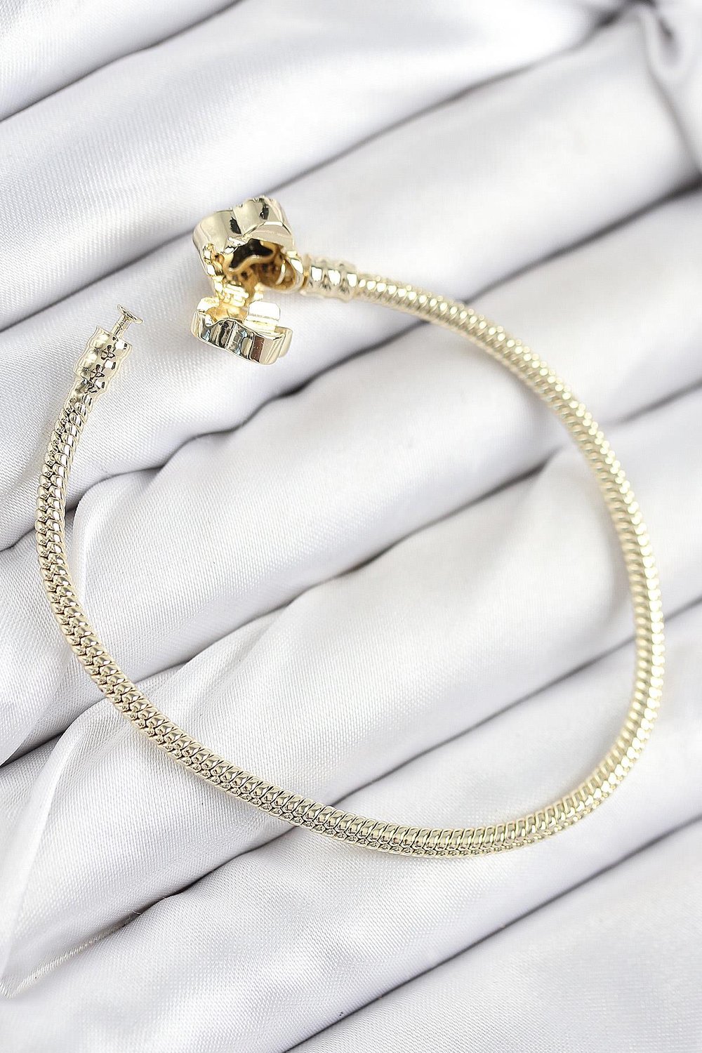 Pirinç Charm Zirkon Taşlı Yonca Model Gold Renk Kadın Bileklik – PRT3500EB08667