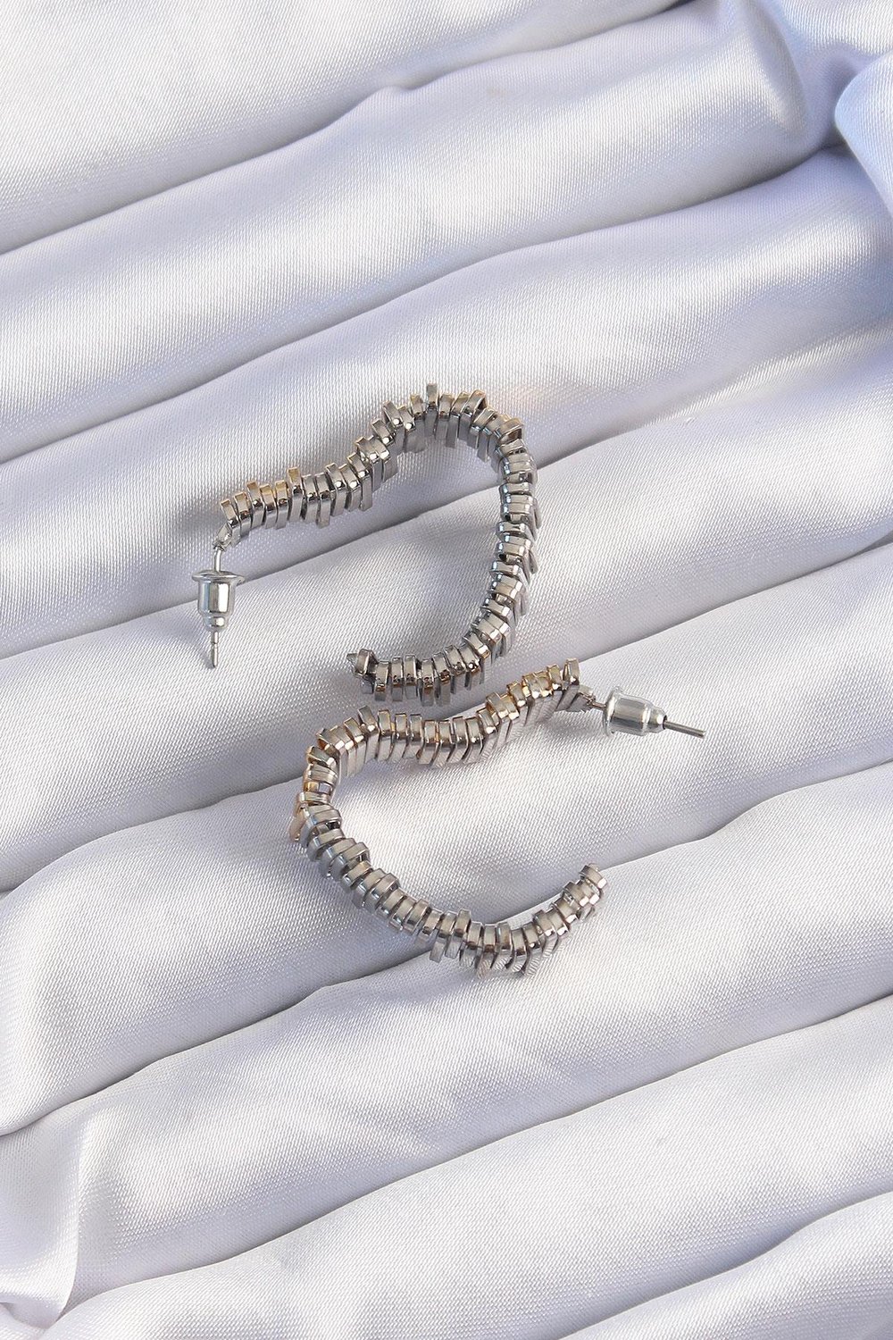 Pirinç Gold Gümüş Renkli Tırtıklı Kalp Küpe – PRT3500EB01947