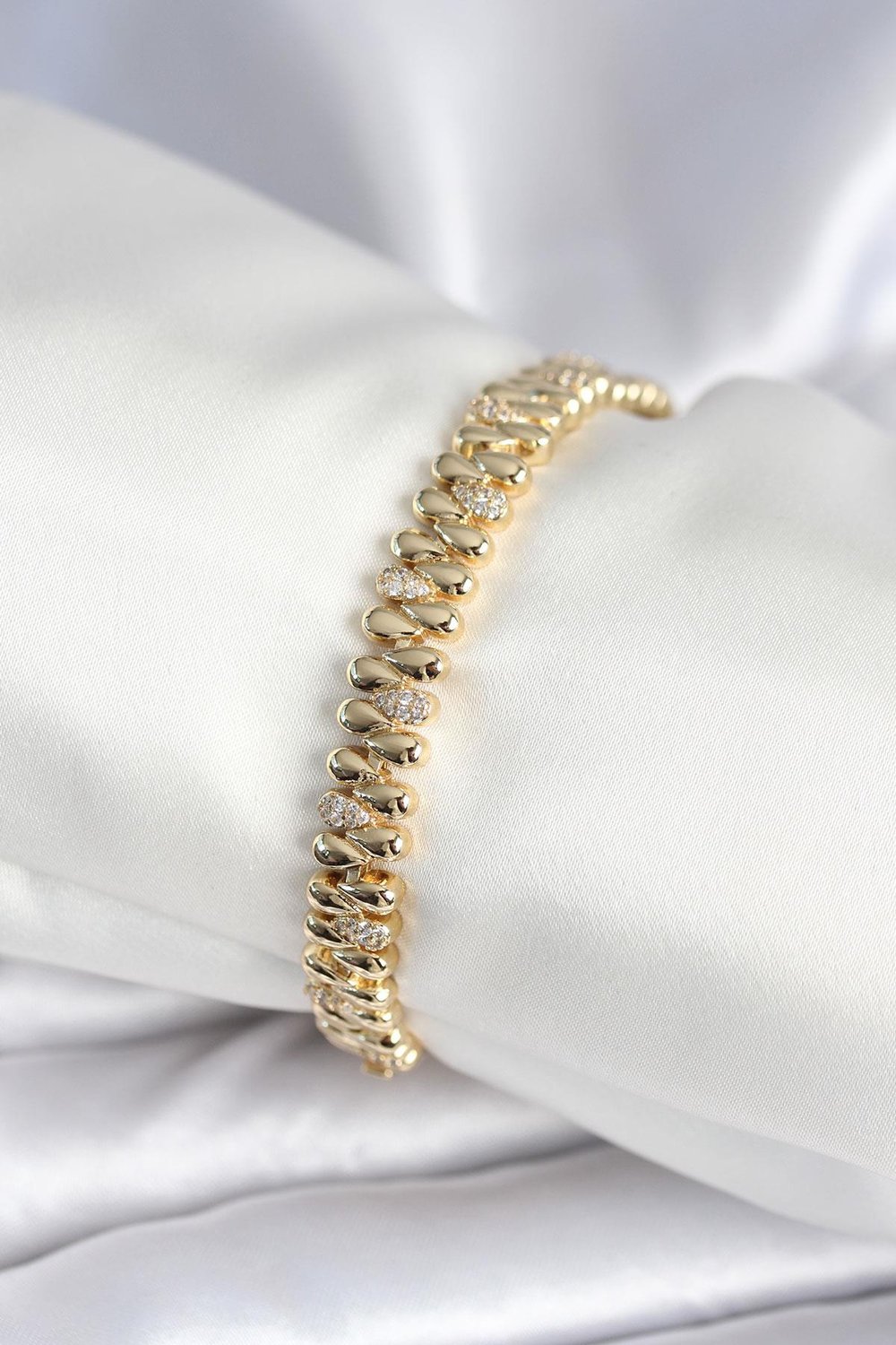 Pirinç Gold Renk Damla Model Zirkon Taşlı Kadın Bileklik – PRT3500EB09103