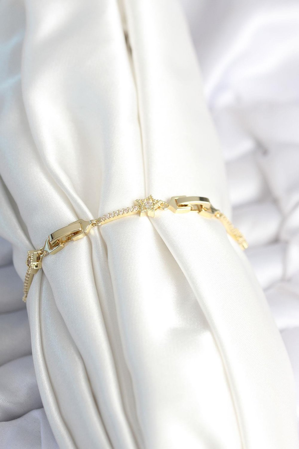 Pirinç Gold Renk Halley Yıldız Model Kadın Bileklik - PRT3500EB09115
