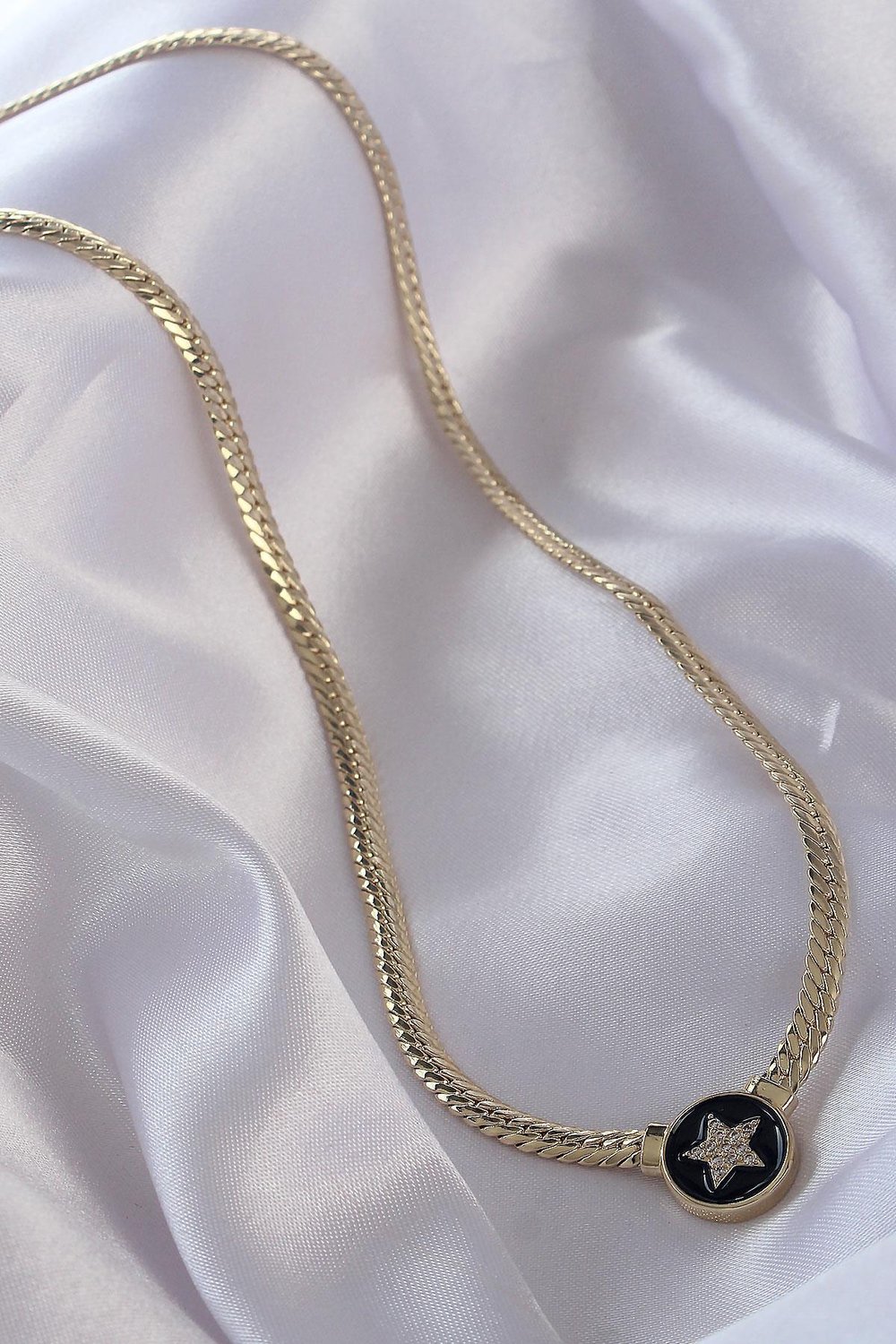Pirinç Gold Renk Zirkon Taşlı Yıldız Model Siyah Mineli Ezme Zincirli Serenay Kolyesi - PRT3500EB01720