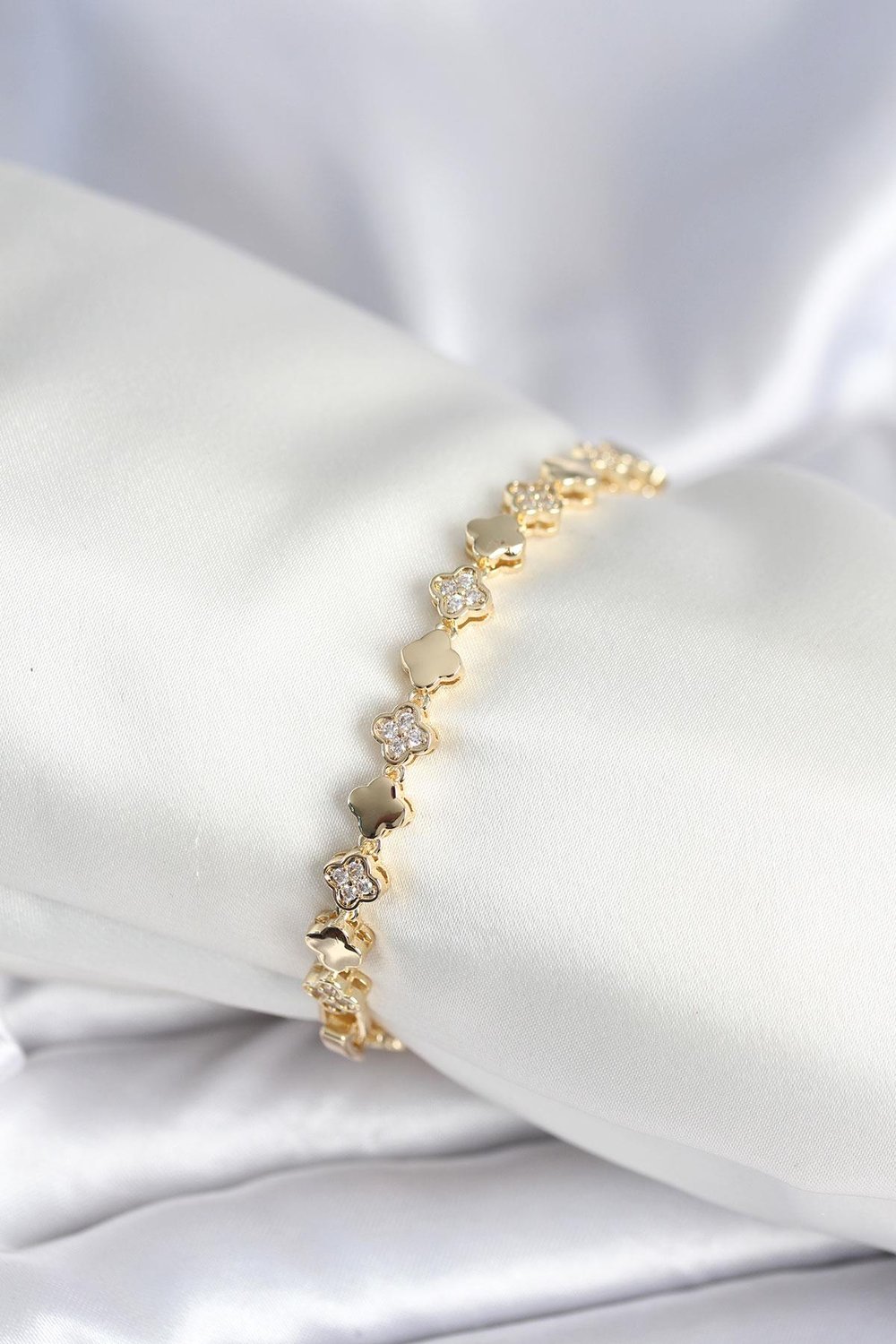 Pirinç Gold Renk Zirkon Taşlı Yonca Model Kadın Bileklik – PRT3500EB09100