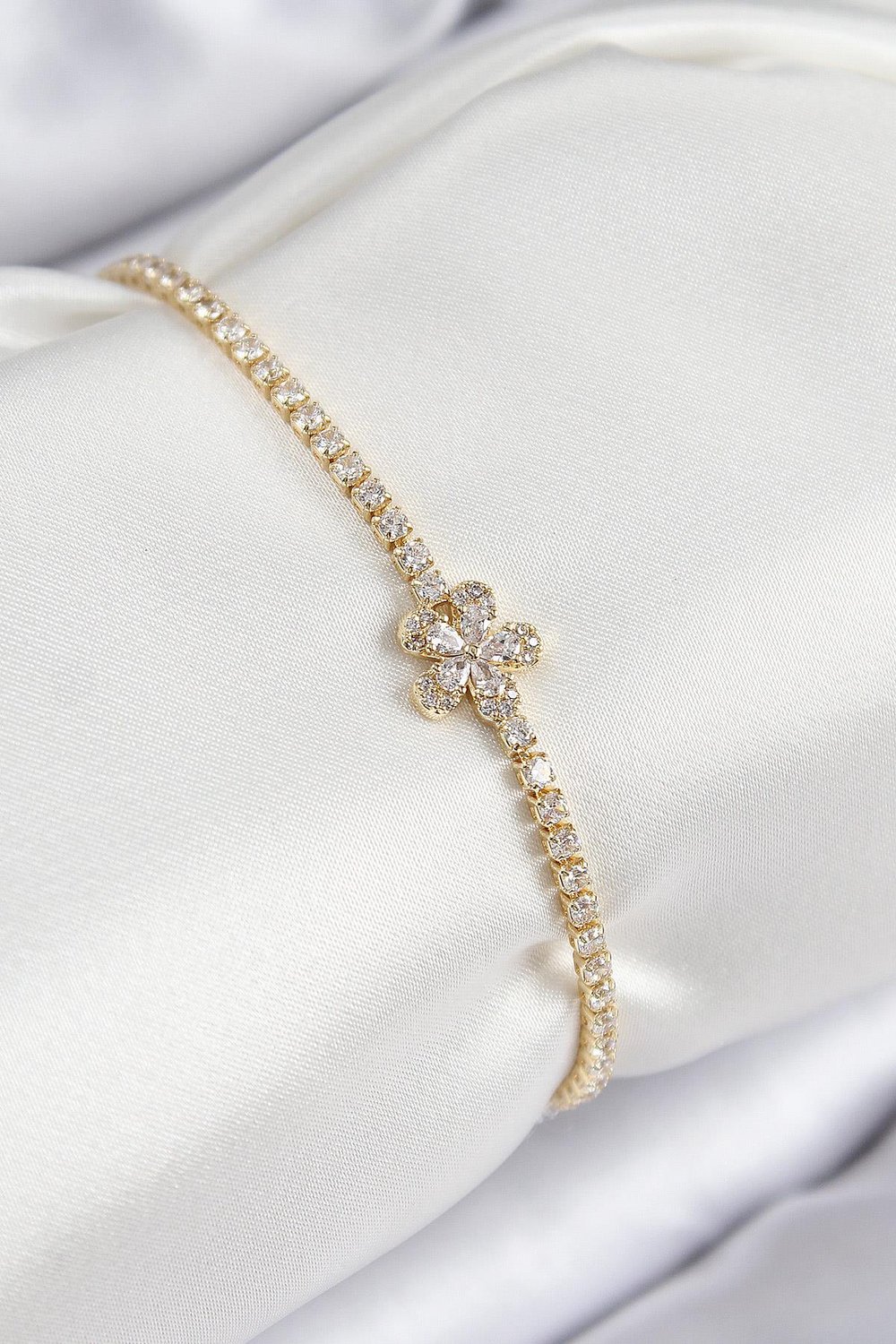 Pirinç Zirkon Taşlı Çiçek Model Gold Renk Kadın Bileklik – PRT3500EB08319