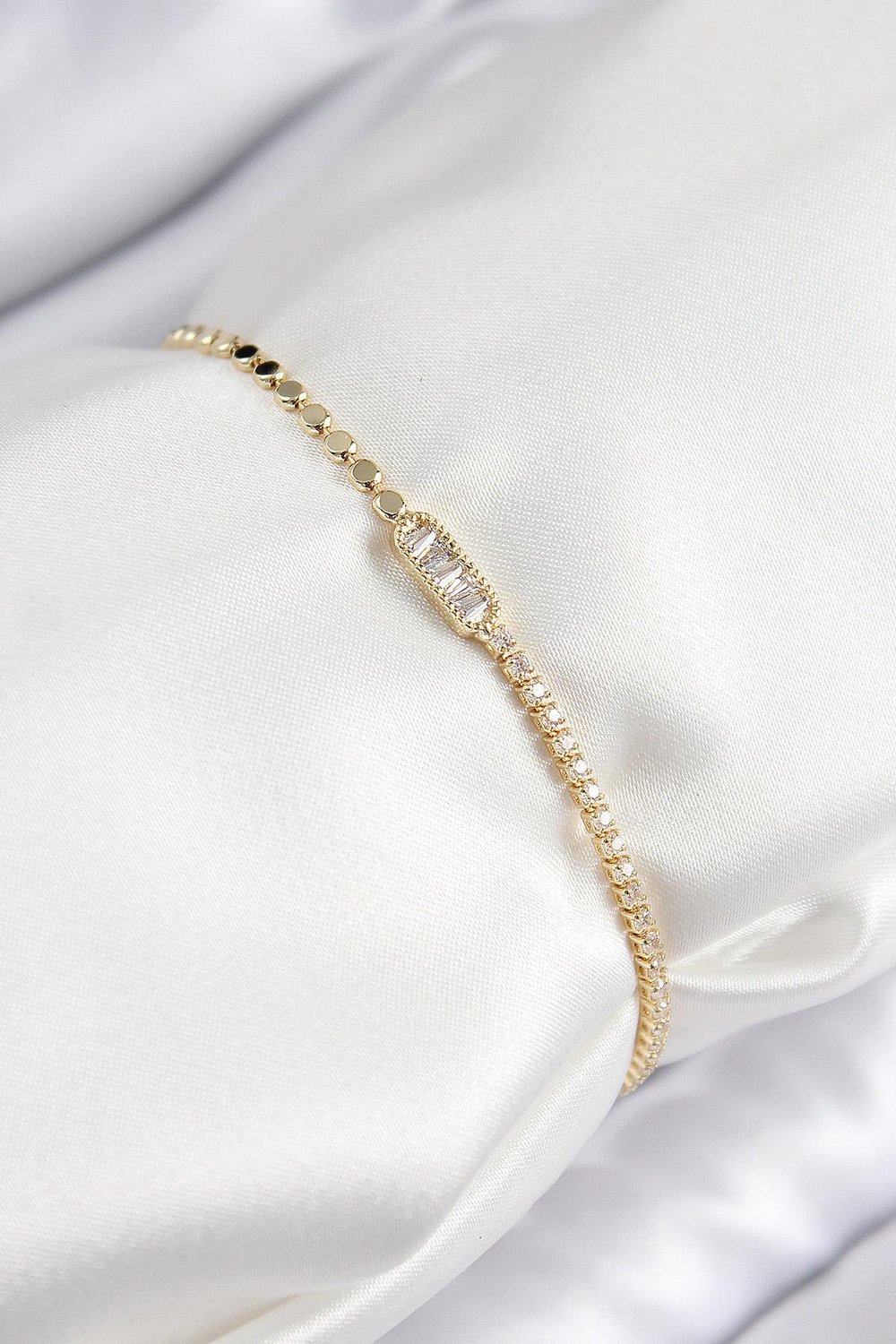 Pirinç Zirkon Taşlı Dikdörtgen Model Ezme Zincir Gold Renk Kadın Bileklik – PRT3500EB08004