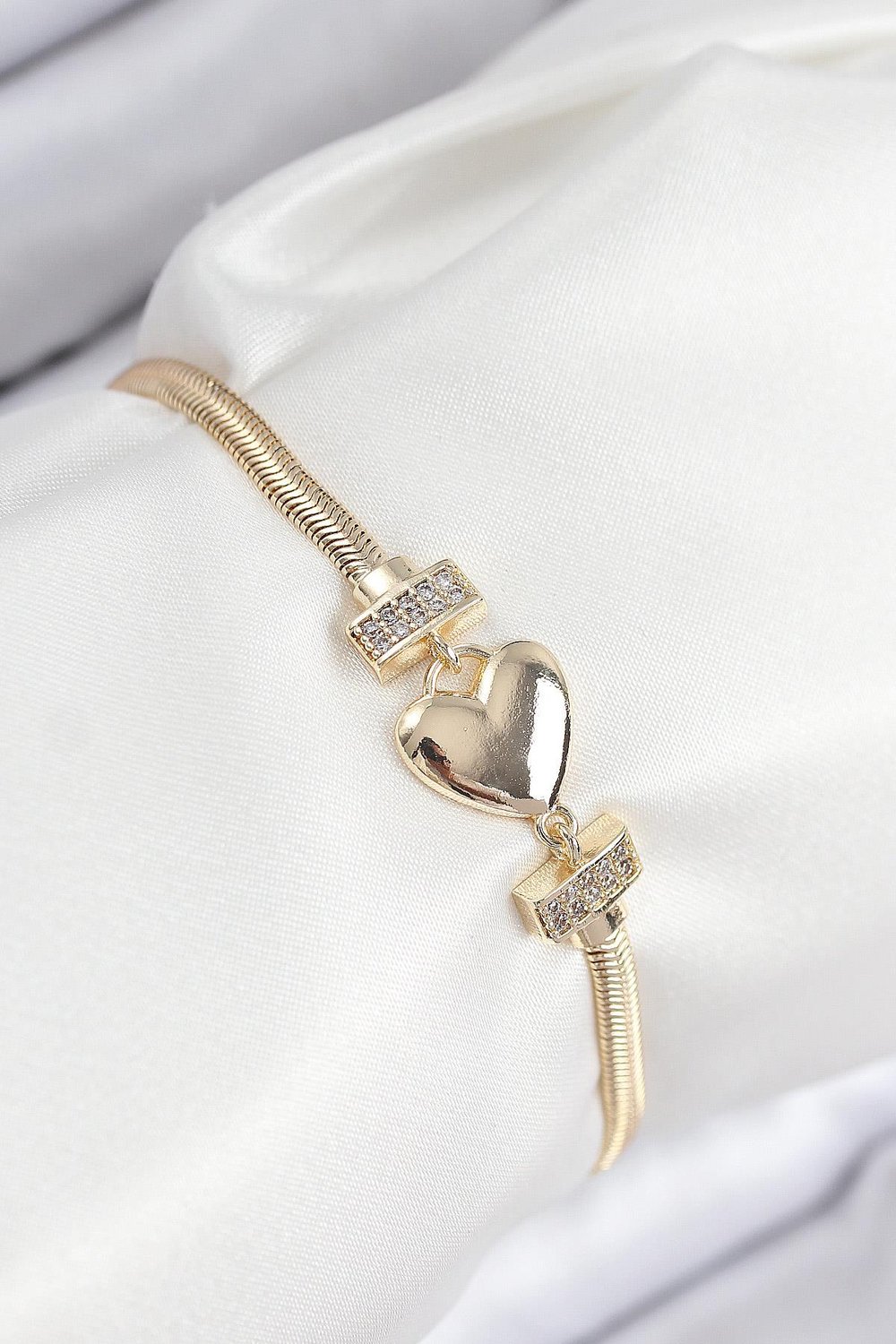 Pirinç Zirkon Taşlı Kalp Model Gold Renk Kadın Bileklik – PRT3500EB08829