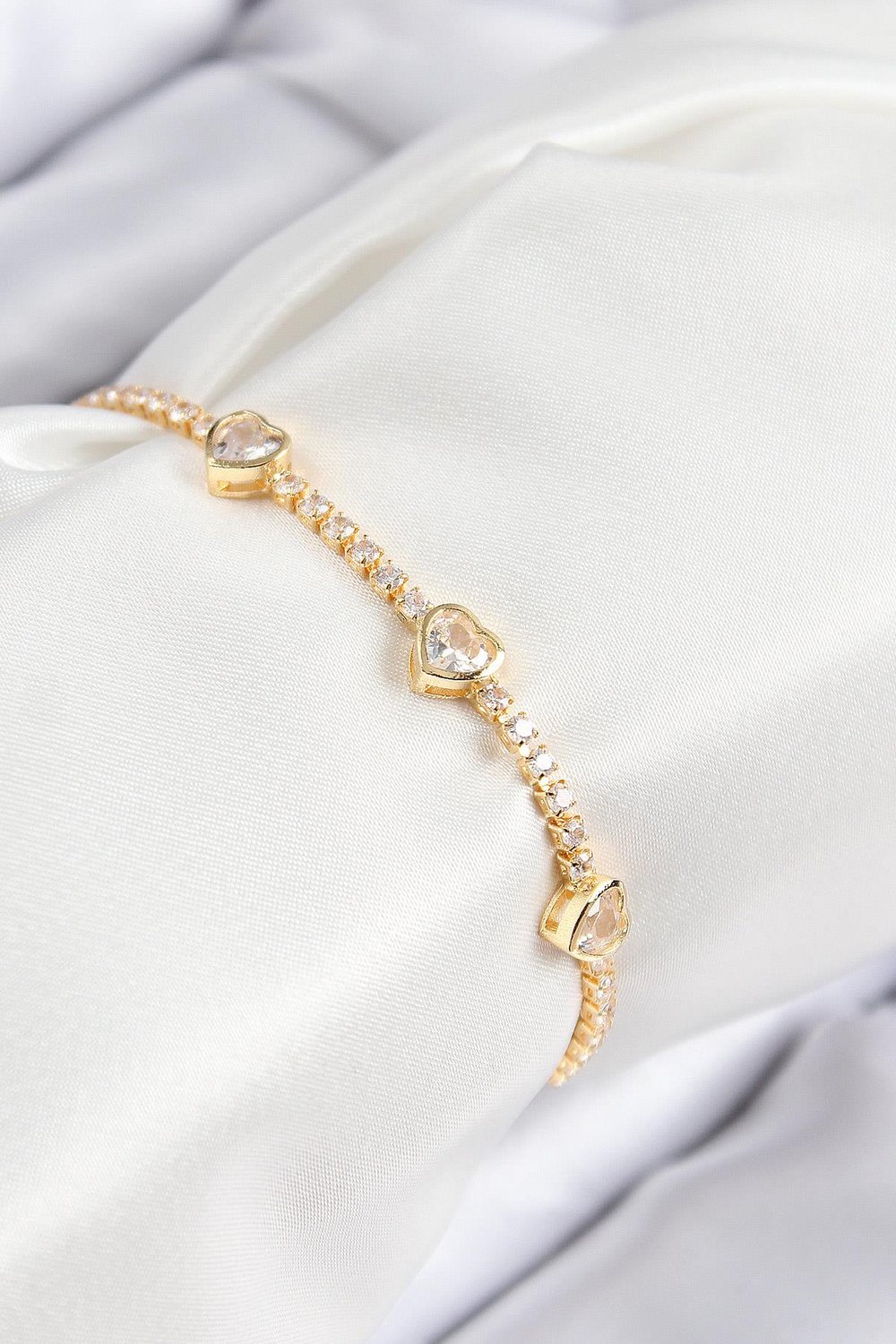 Pirinç Zirkon Taşlı Sıralı Kalp Model Gold Renk Kadın Bileklik – PRT3500EB08469