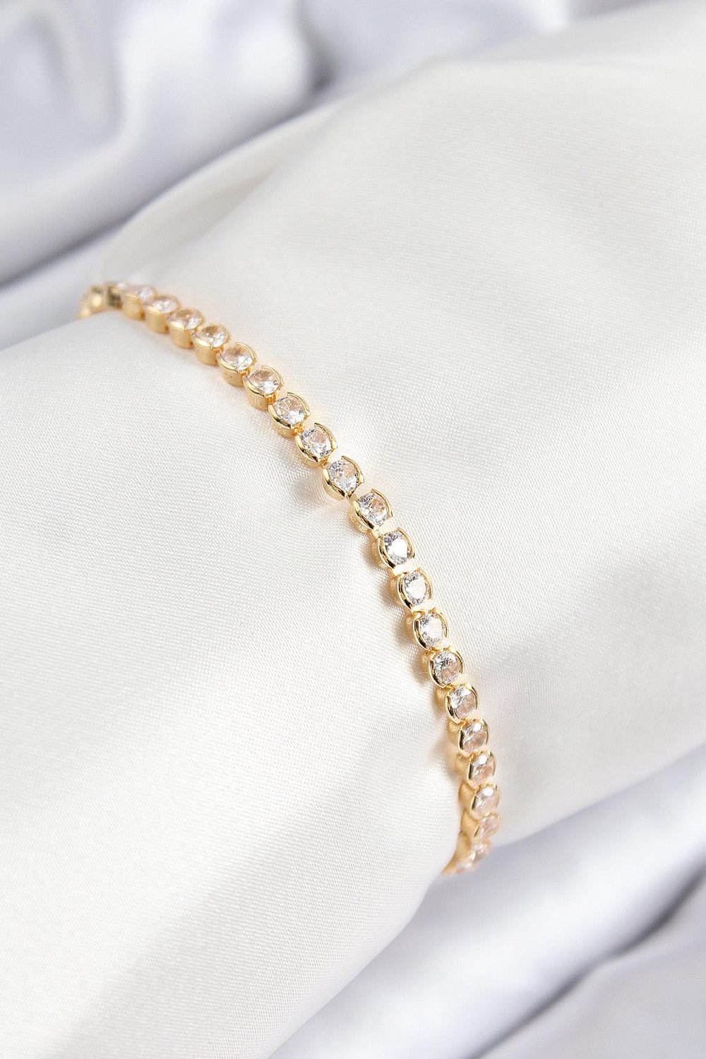 Pirinç Zirkon Taşlı Sıralı Model Gold Renk Asansörlü Kadın Bileklik – PRT3500EB08467