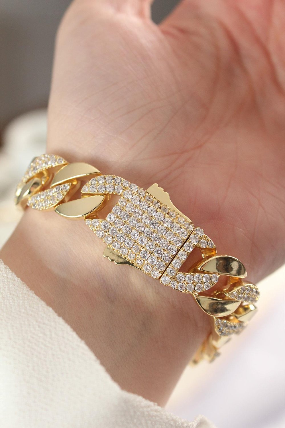 Vip Seri Pirinç Zirkon Taşlı Gold Renk Gurmet Bileklik – PRT3500EB06865